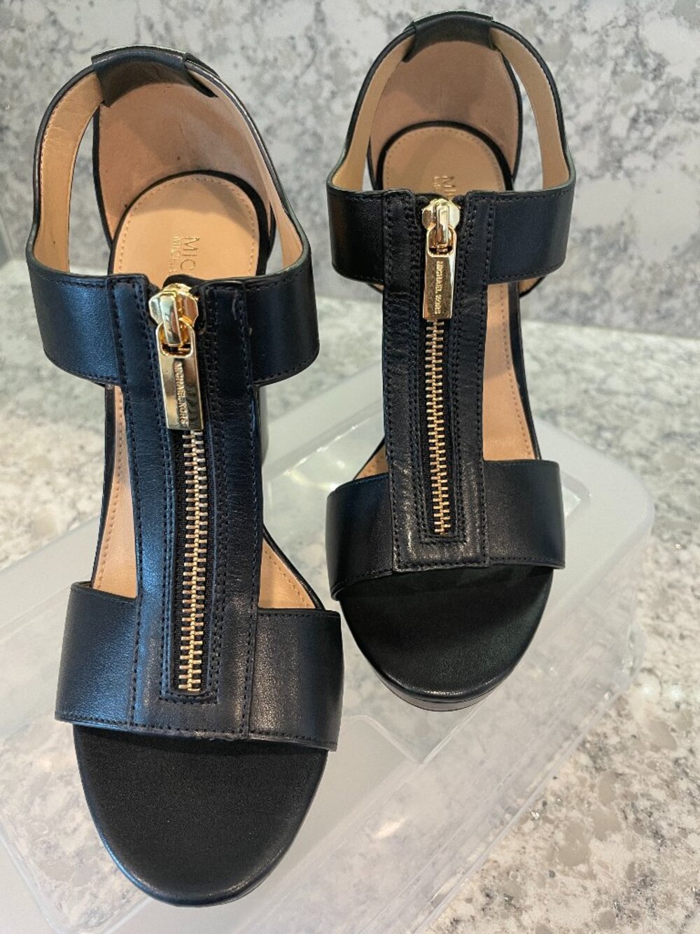 MICHAEL KORS BERKLEY PLATFORM T-STRAP ZIPPERED SANDAL BLACK LEATHER SIZE 7 NWOB